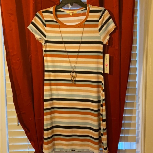 Dress - Picture 1 of 2